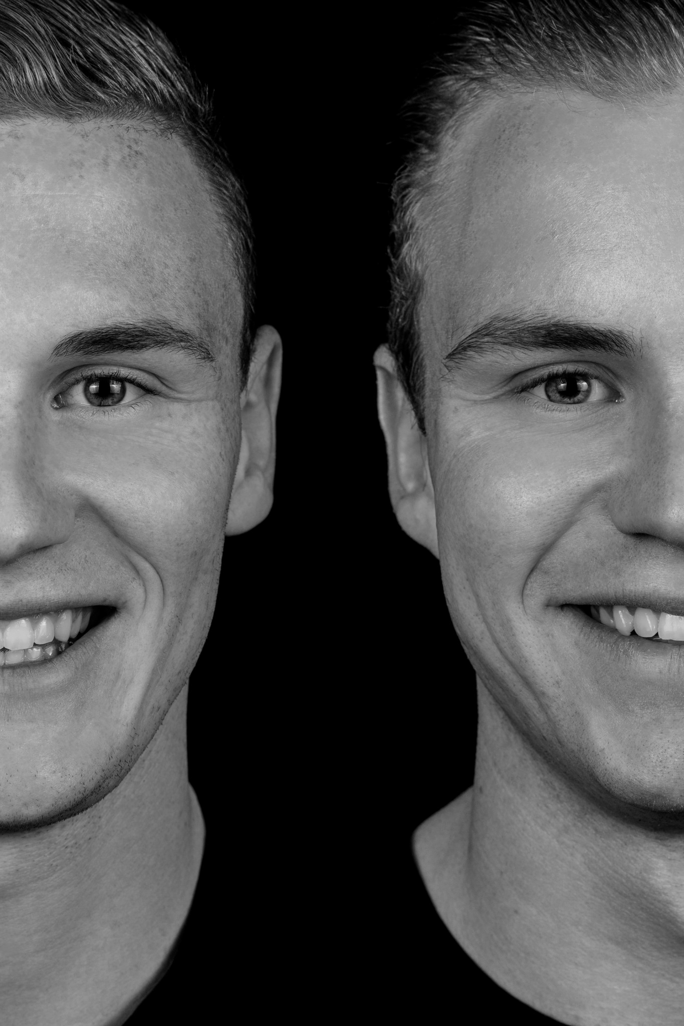 Lachend Side by Side portret van dezelfde twee mannen als op het 2-in-1 portret